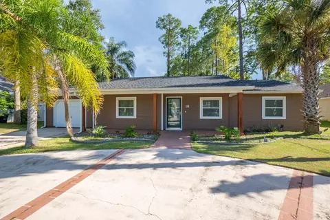 18 Poinciana Ln, Palm Coast, FL 32164
