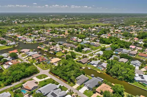 5 Crossgate Ct E, Palm Coast, FL 32137