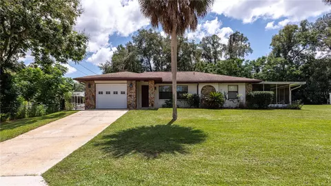 17220 SE 66th St, Ocklawaha, FL 32179