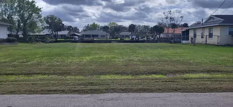 1615 Juno Trl, Astor, FL 32102