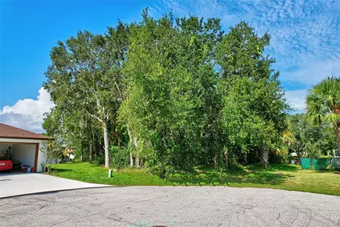 8 Chesapea Ct, Palm Coast, FL 32137