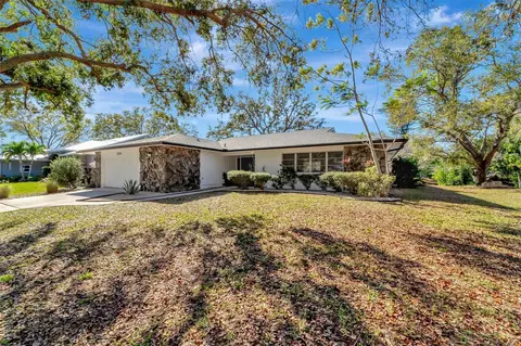 2534 River Ridge Dr, Sarasota, FL 34239