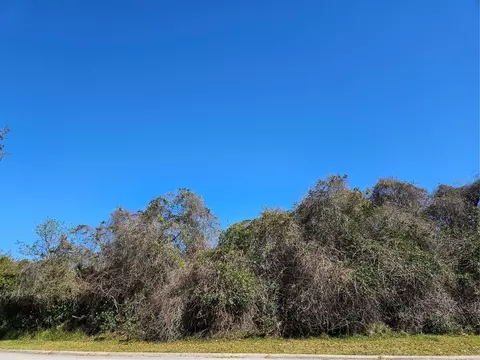 8 N Park Ln, Palm Coast, FL 32137