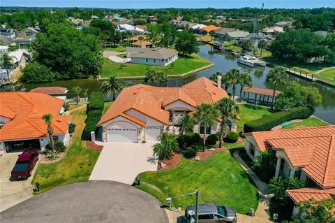2 Crossbow Ct, Palm Coast, FL 32137