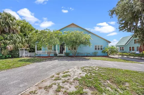 22 N Lake St, Crescent City, FL 32112
