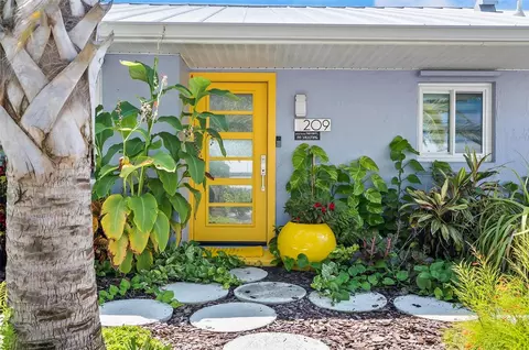 209 N 20th St, Flagler Beach, FL 32136