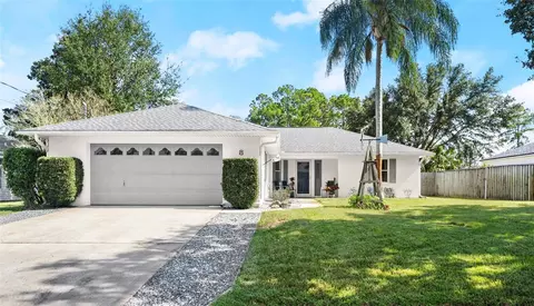 8 Barrington Dr, Palm Coast, FL 32137