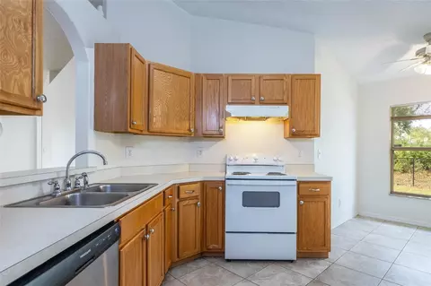 Kitchen - 30 Sergeant Ct, Palm Coast, FL 32164 photo 2 of 2