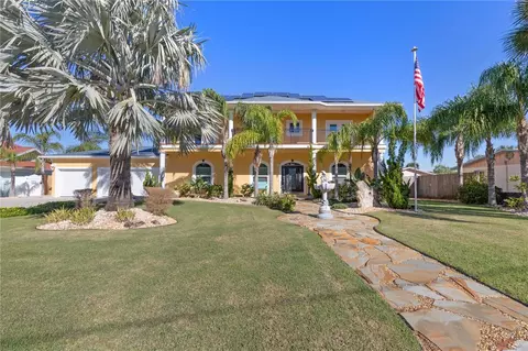557 N 10th St, Flagler Beach, FL 32136