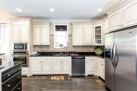 Kitchen - 204 Virginia Ave, Steinhatchee, FL 32359 photo 3 of 5