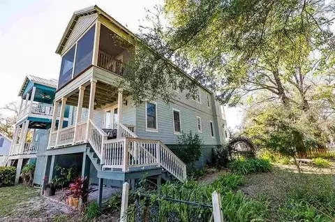 Exterior - 204 Virginia Ave, Steinhatchee, FL 32359 photo 6 of 11