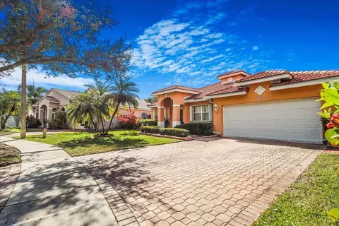 970 NW 184th Pl, Pembroke Pines, FL 33029