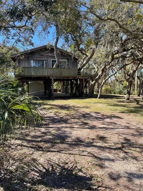 1242 Shell Crest Ave, Cedar Key, FL 32625