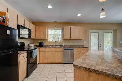 Kitchen - 9 Shadow Ln, Ormond Beach, FL 32174 photo 4 of 5