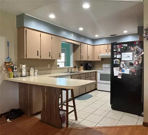Kitchen - 9 Shadow Ln, Ormond Beach, FL 32174 photo 2 of 5