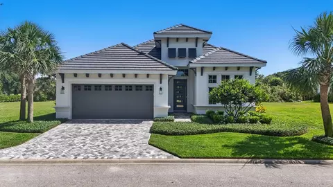 17 Kingfisher Ln, Palm Coast, FL 32137