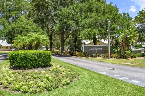 39 Lake Forest Pl, Palm Coast, FL 32137