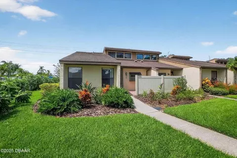 1260 Charter Oaks Cir, Daytona Beach, FL 32117