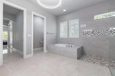 Bath - 998 Downshire Ln, Ormond Beach, FL 32174 photo 3 of 9