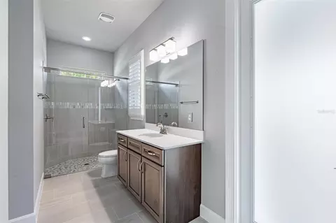 Bath - 998 Downshire Ln, Ormond Beach, FL 32174 photo 5 of 9