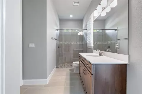 Bath - 998 Downshire Ln, Ormond Beach, FL 32174 photo 6 of 9