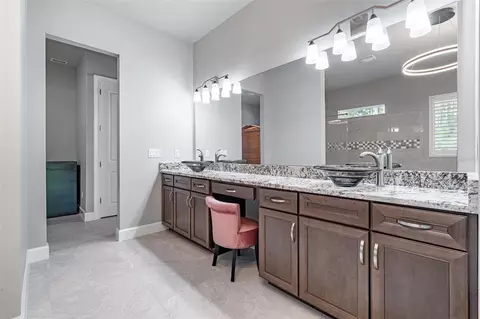 Bath - 998 Downshire Ln, Ormond Beach, FL 32174 photo 1 of 9