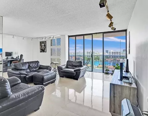3675 N Country Club Dr #2110, Miami, FL 33180
