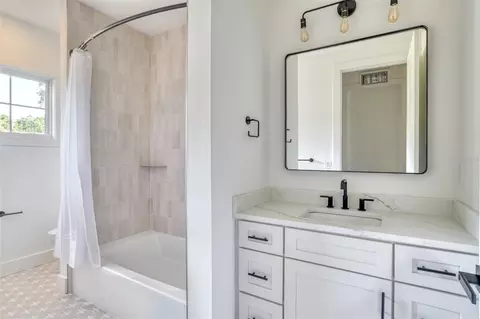 Bath - 7 Sebastian Ave #C, Saint Augustine, FL 32084 photo 6 of 7
