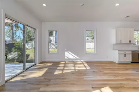Living - 7 Sebastian Ave #D, Saint Augustine, FL 32084 photo 2 of 3