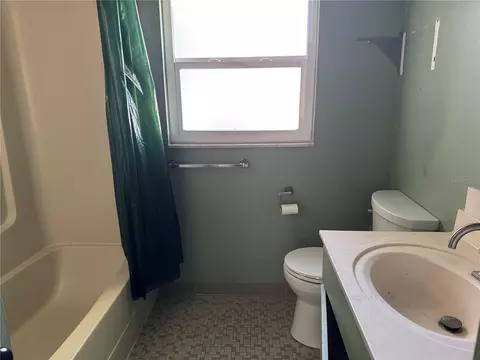 Bath - 861 Palermo Rd, Saint Augustine, FL 32086 photo 2 of 4