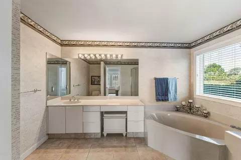 Bath - 24 Bay Pointe Dr, Ormond Beach, FL 32174 photo 3 of 5