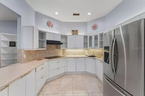 Kitchen - 24 Bay Pointe Dr, Ormond Beach, FL 32174 photo 3 of 8