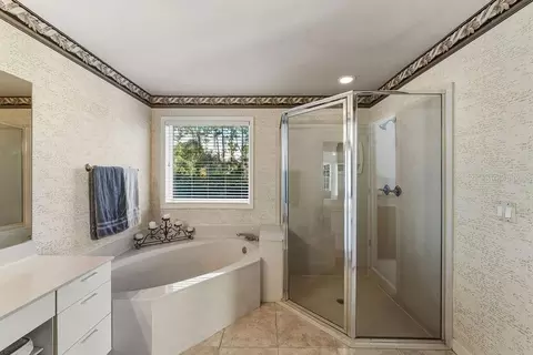 Bath - 24 Bay Pointe Dr, Ormond Beach, FL 32174 photo 2 of 5