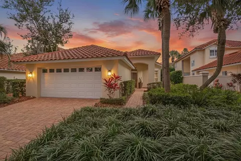 8 Monterrey Dr, Palm Coast, FL 32137