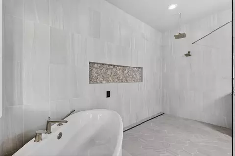 Bath - 1023 Sudbury Ln, Ormond Beach, FL 32174 photo 3 of 6