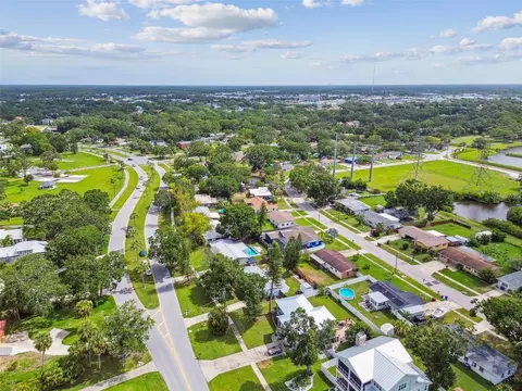 View/Area - 317 Shore Dr E, Oldsmar, FL 34677 photo 3 of 6