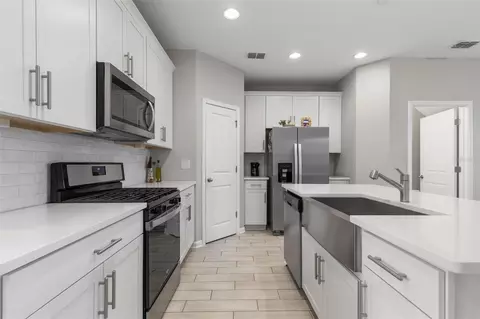 Kitchen - 363 Brandon Lakes Dr, Saint Augustine, FL 32092 photo 3 of 4