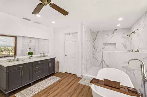 Bath - 998 County Road 302, Bunnell, FL 32110 photo 3 of 5