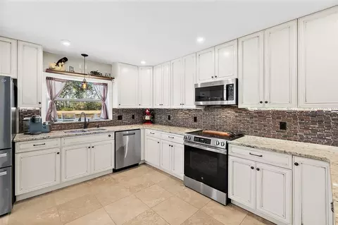 Kitchen - 998 County Road 302, Bunnell, FL 32110 photo 4 of 4