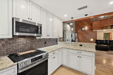 Kitchen - 998 County Road 302, Bunnell, FL 32110 photo 3 of 4