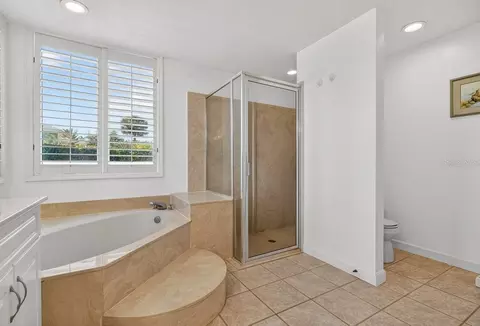 Bath - 13 Bay Pointe Dr, Ormond Beach, FL 32174 photo 2 of 5