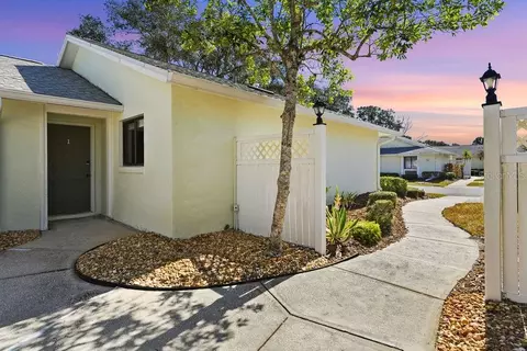 1 Lake Forest Pl, Palm Coast, FL 32137