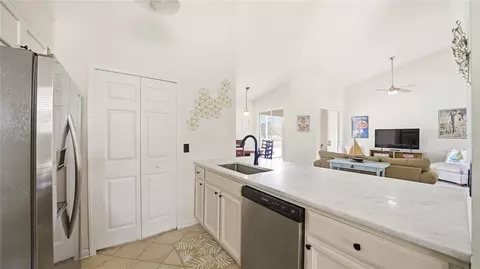 Kitchen - 705 Augusta Cir #705, Saint Augustine, FL 32086 photo 4 of 5
