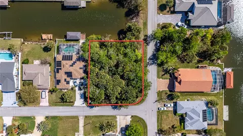 2 Coconut Ct, Palm Coast, FL 32137
