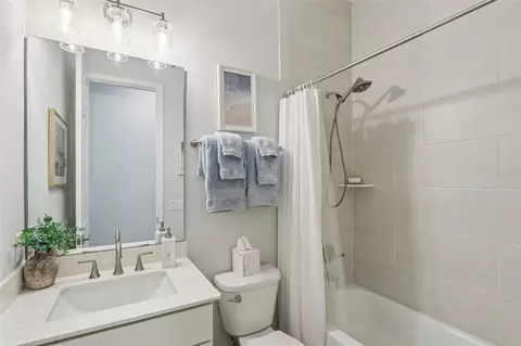 Bath - 46 Iris Creek Dr, Saint Augustine, FL 32092 photo 2 of 8