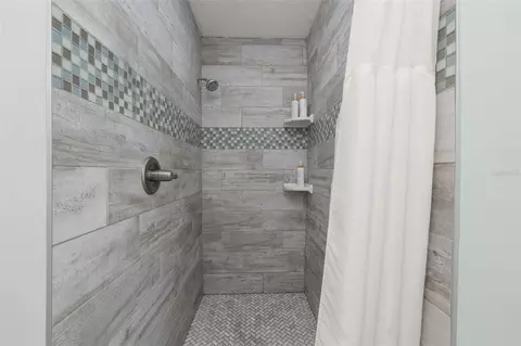 Bath - 119 Menendez Rd, Saint Augustine, FL 32080 photo 2 of 4