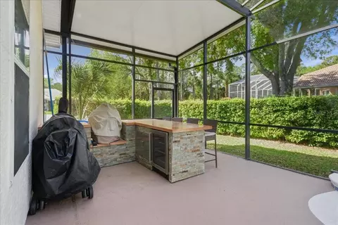 Exterior - 800 Arbor Glen Ct, Ormond Beach, FL 32174 photo 10 of 12