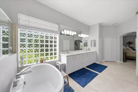 Bath - 800 Arbor Glen Ct, Ormond Beach, FL 32174 photo 2 of 4