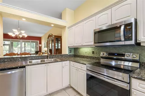 Kitchen - 3003 Glin Cir, Ormond Beach, FL 32174 photo 5 of 6