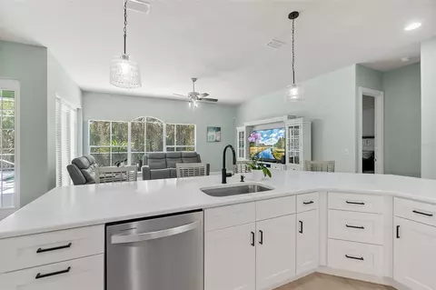 Kitchen - 1029 Stone Lake Dr, Ormond Beach, FL 32174 photo 4 of 8